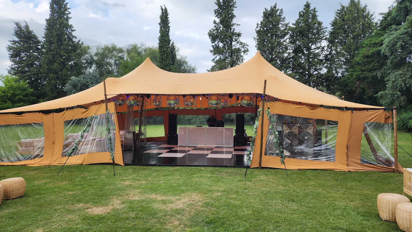 Sector decorado con gazebo